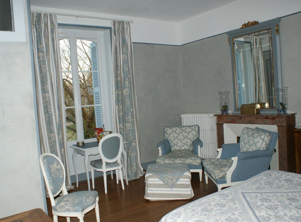 Chambre d'hôte Moulin de l'Aumonier Beaulieu-lès-Loches Chambre photo